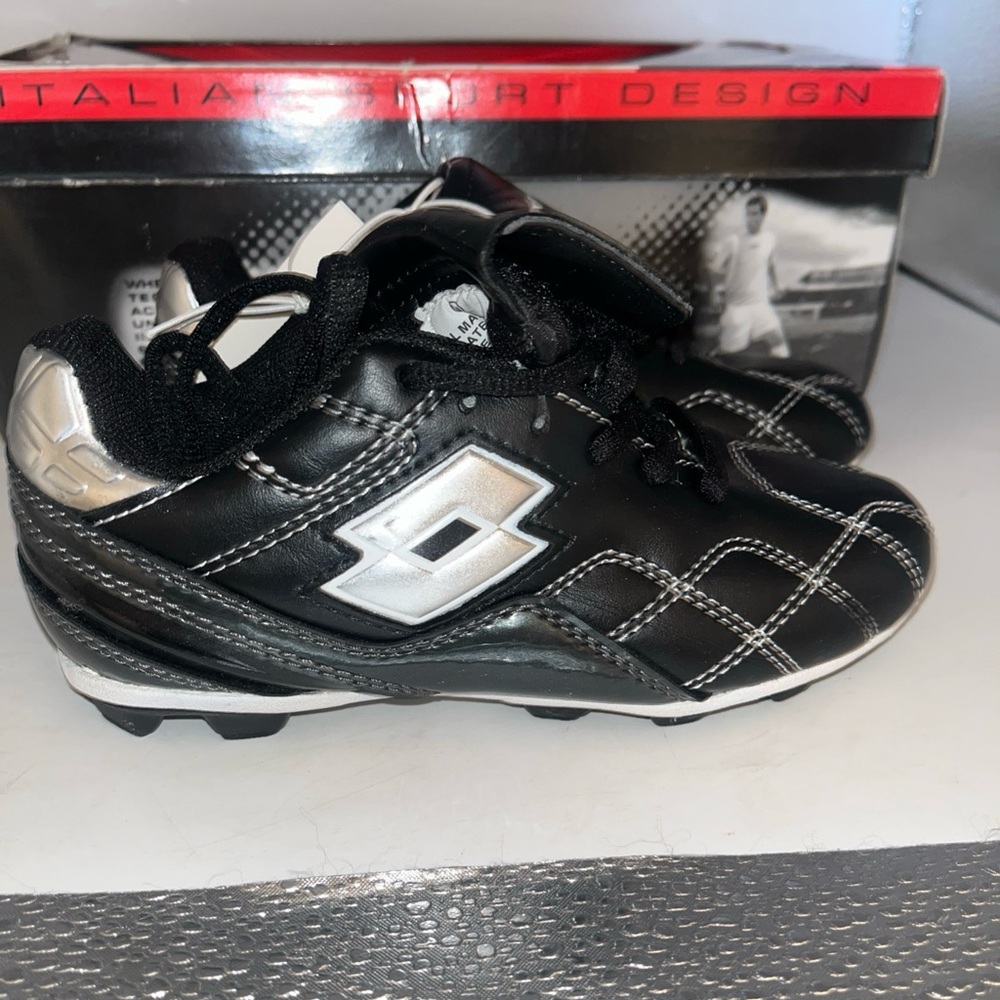 Lotto Children’s Size 12 Black & Silver Soccer Cleats